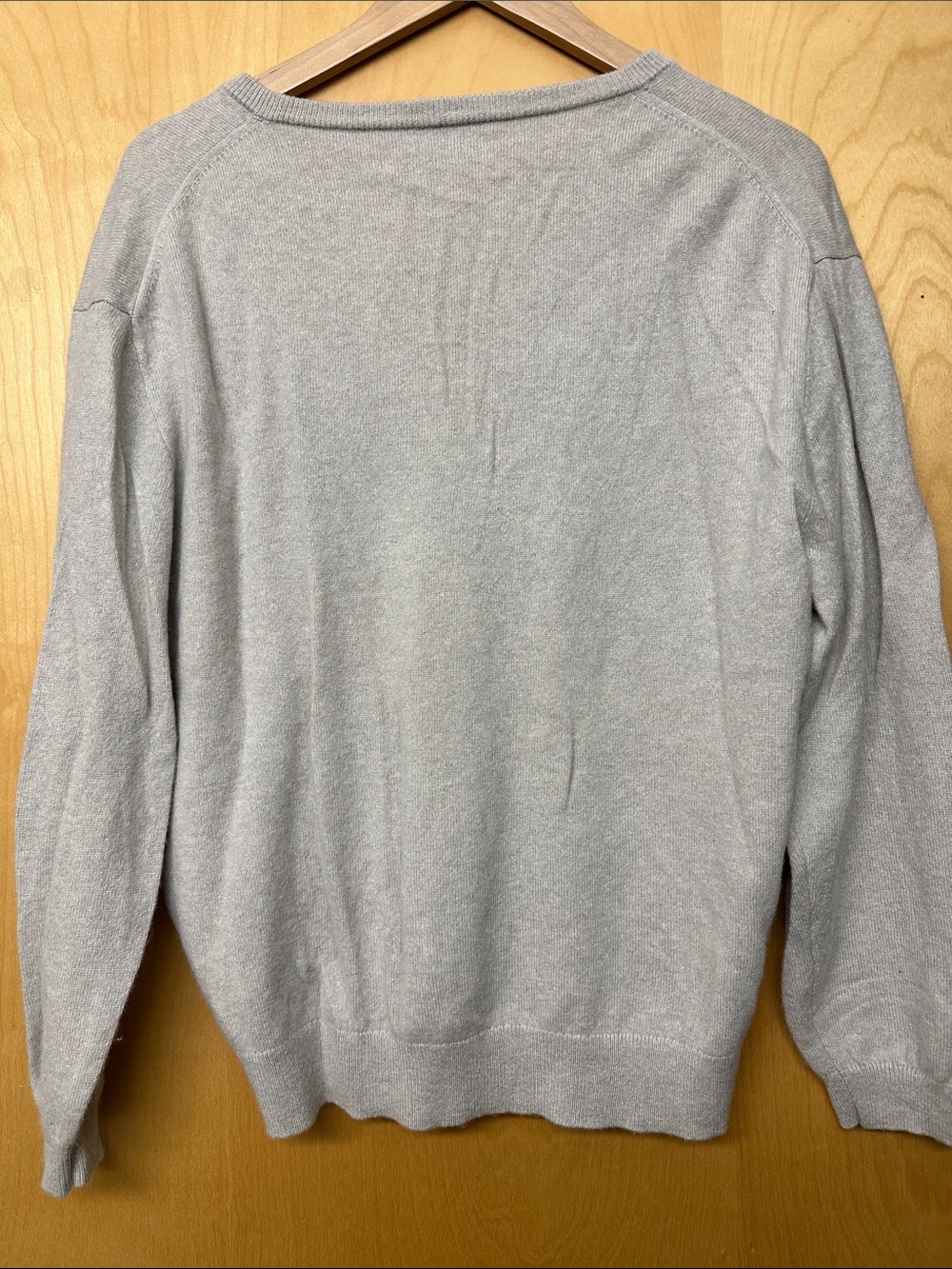J. Crew Women’s V-Neck Cashmere Sweater in Heather Gray - Picture 3 of 5